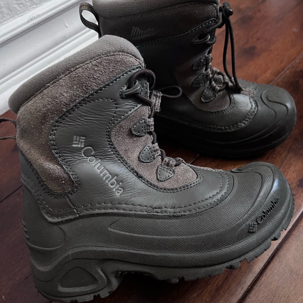 Columbia Gray Rain & Snow Boots with Waterproof Design